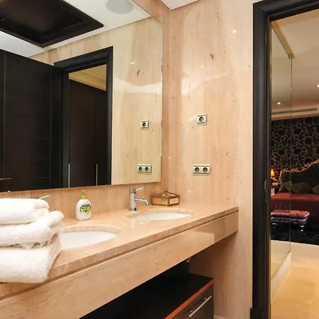 Malibu Apartment *